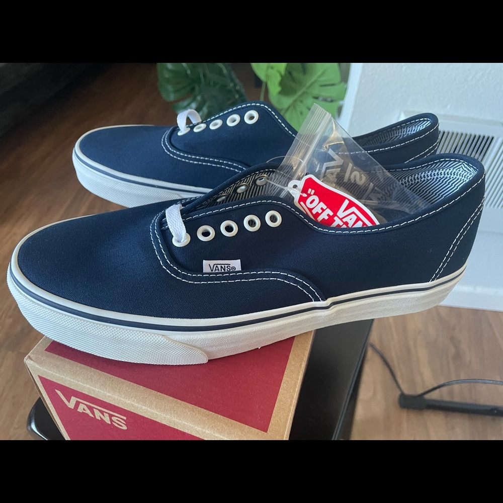 Brand new Vans (9.5) navy